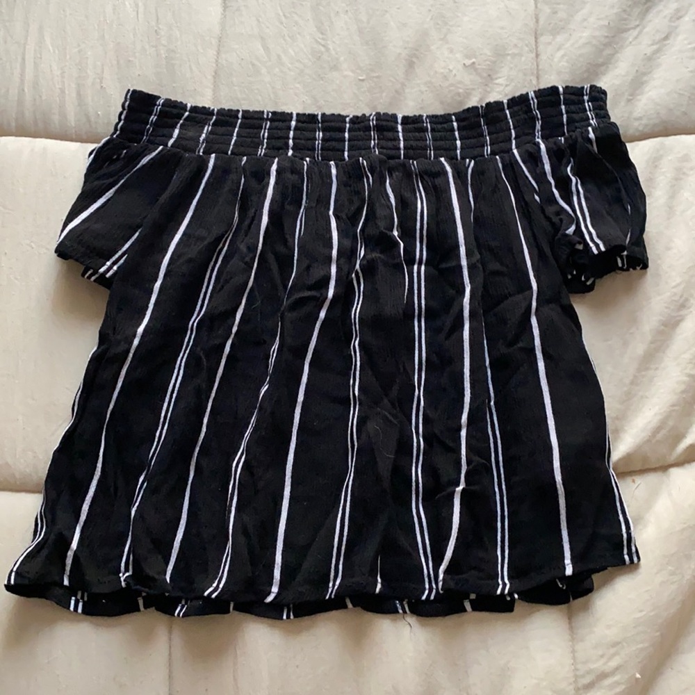 Off shoulder black and white strip blouse 🖤
